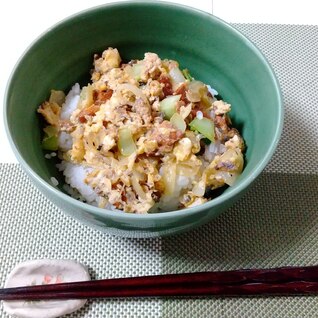 調味料いらず！さんまの蒲焼きの缶詰め卵とじ丼